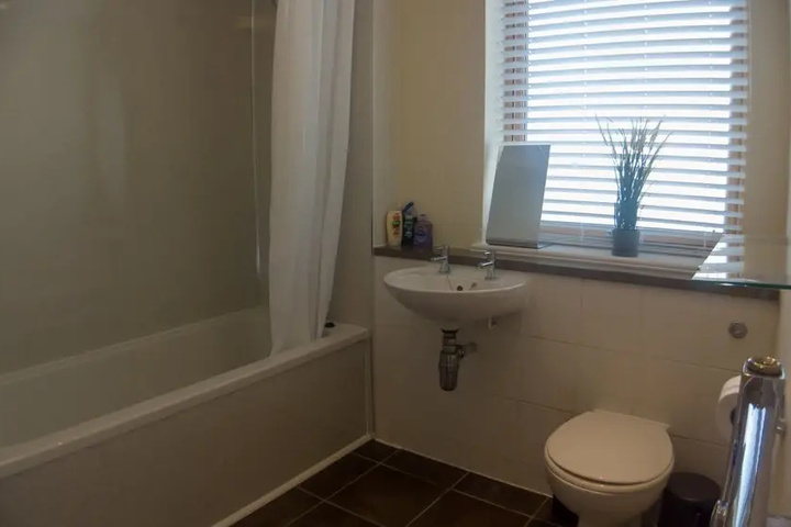 Room 7 of 18