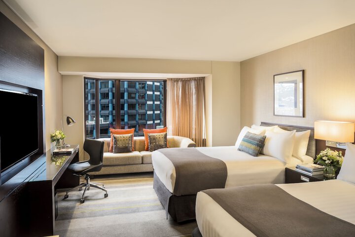 Room 25 of 142