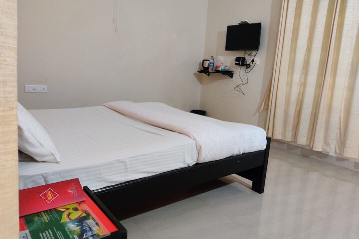 Room 13 of 64