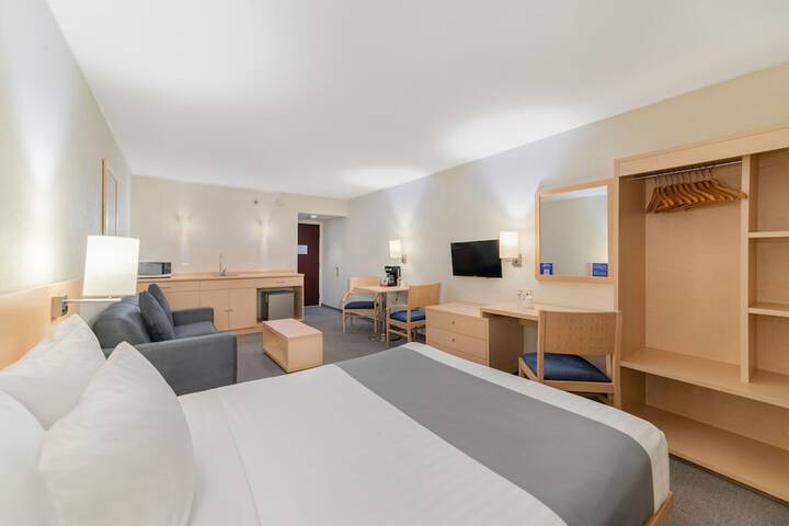 Room 10 of 47