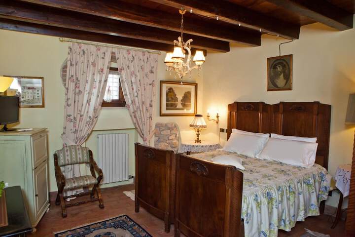 Room 9 of 36