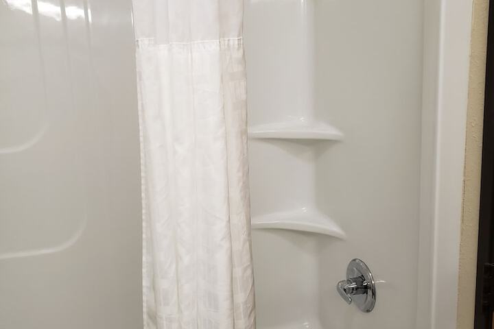 Suite Accessible King Size Bed (5 of 11)