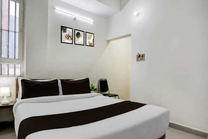 Room 18 of 28