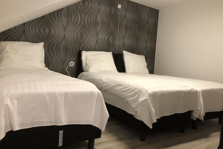 Room 11 of 42