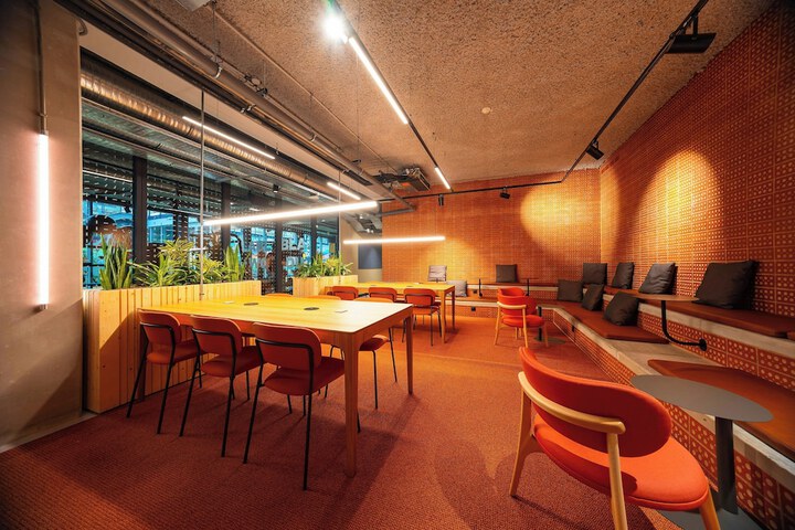 Business Center 106 of 123