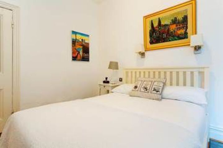Room 4 of 11