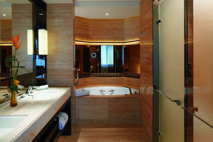 Room 53 of 145