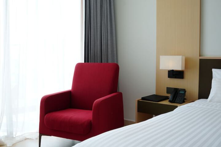 Room 32 of 67