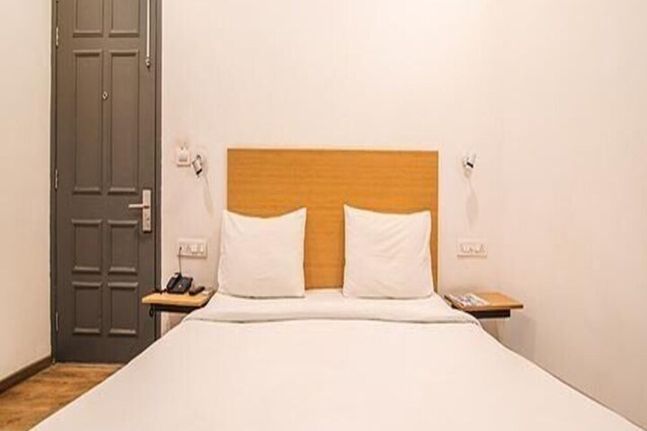 Room 13 of 19