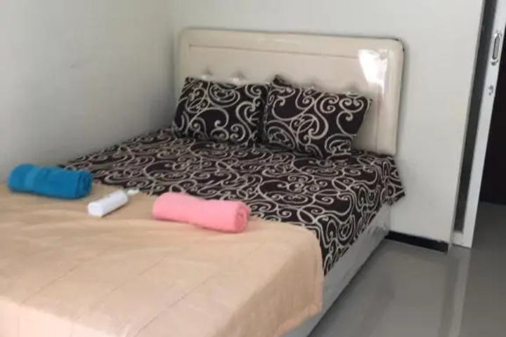 Room 2 of 3