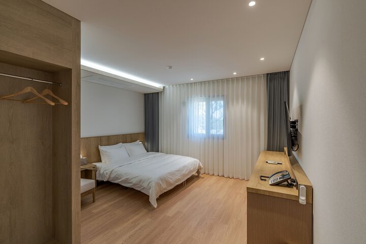 Room 4 of 24