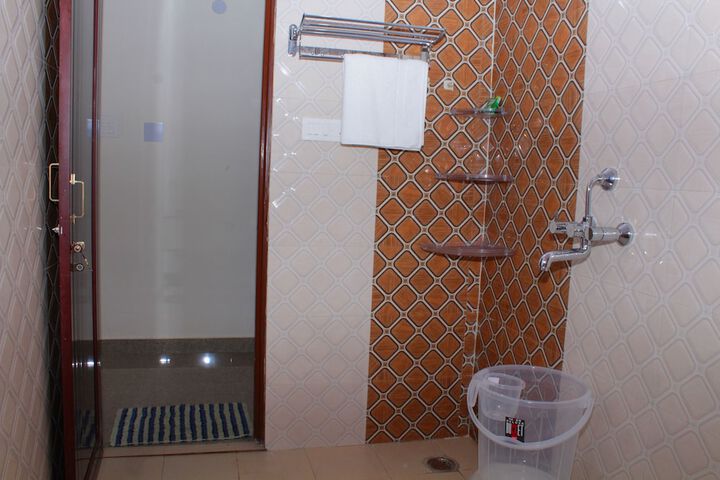 Room 14 of 37