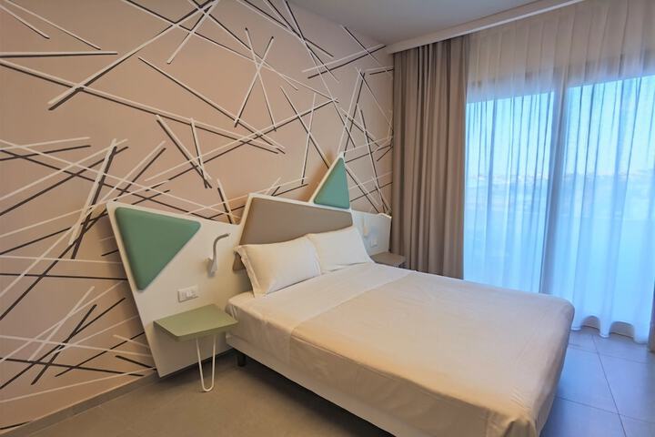 Room 27 of 60