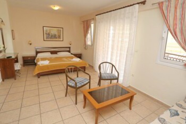 Room 32 of 43