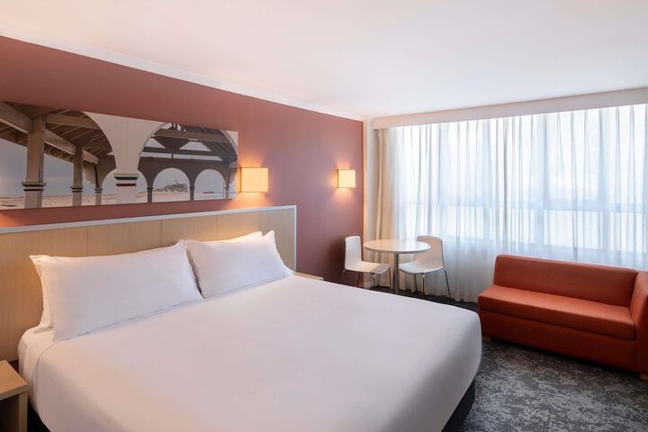 Room 3 of 97
