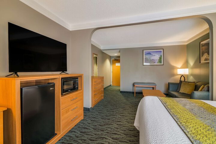 2 Queen Beds High Speed Internet Accessible Microwave, Refrigerator Full Breakfast (7 of 16)
