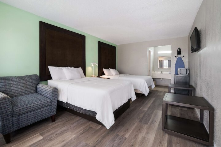 2 Double Beds (6 of 11)
