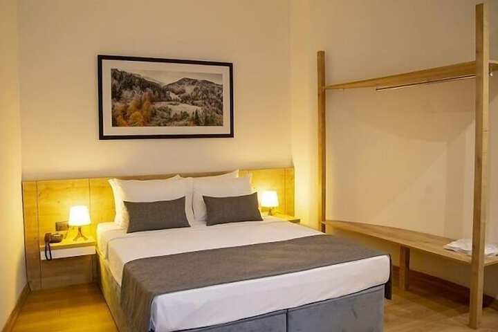 Room 12 of 28