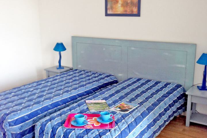 Room 4 of 25