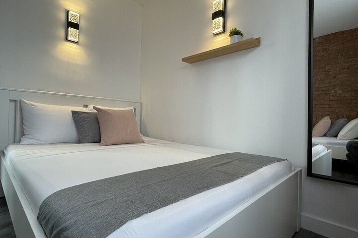 Room 22 of 236