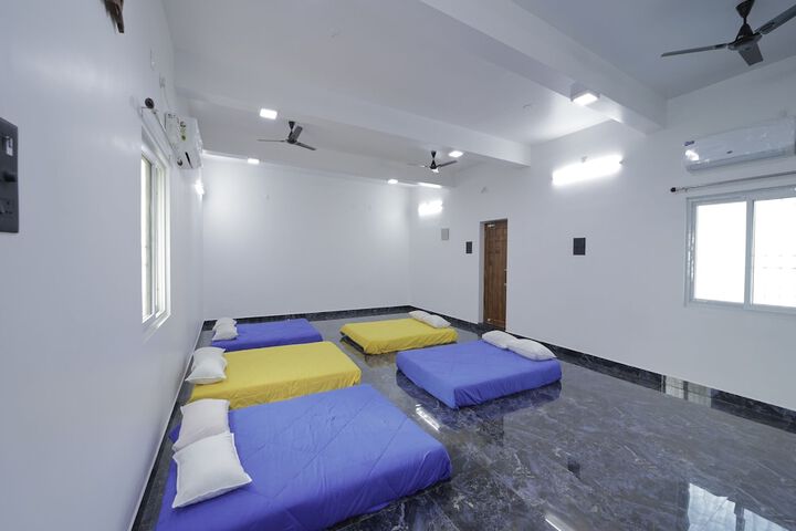 Room 4 of 12