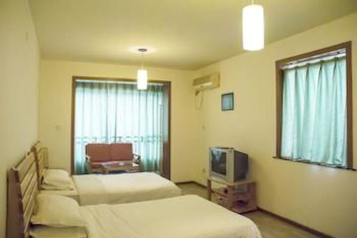 Room 8 of 40