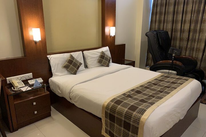 Room 8 of 32
