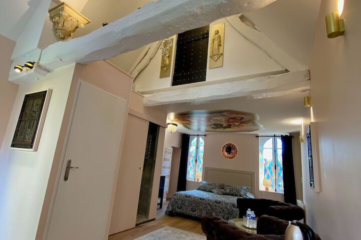 Room 8 of 35