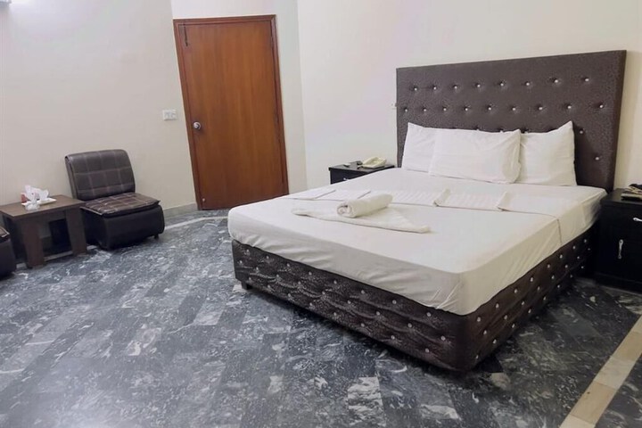 Room 3 of 7