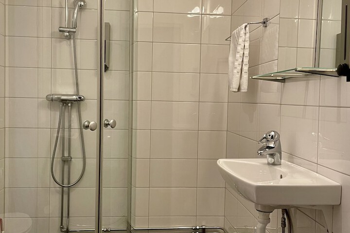 Room 108 of 149