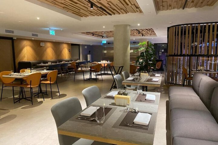 Dining 90 of 158