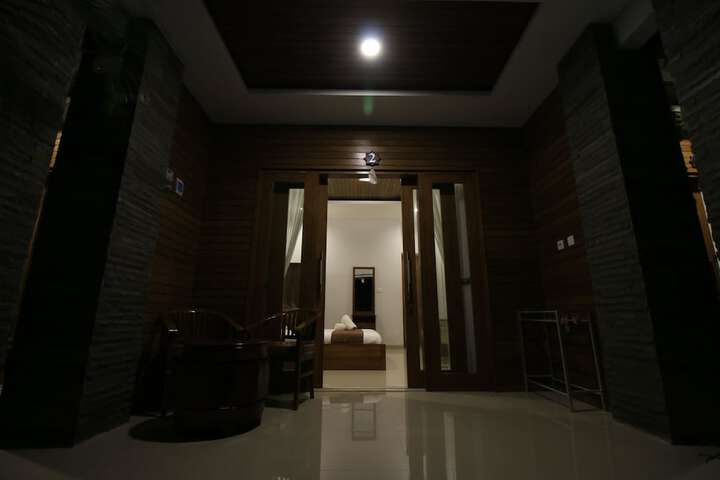 Room 11 of 34