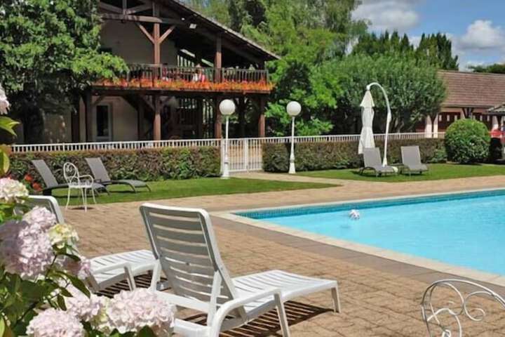 Hotel with Pool