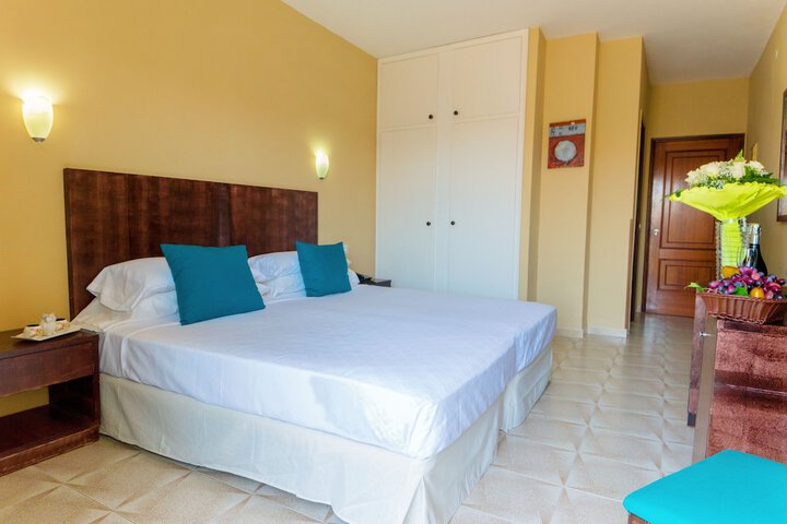 Room 8 of 43