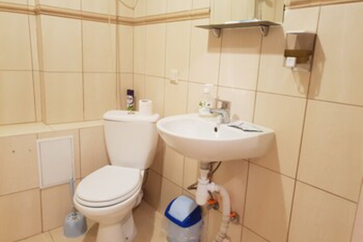 Room 3 of 72