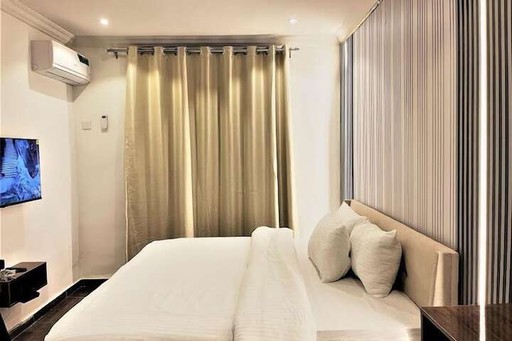Room 14 of 68