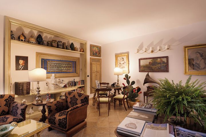 Concierge desk