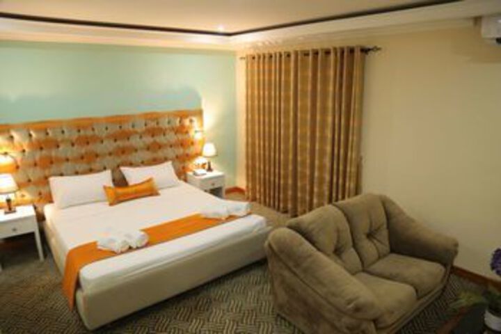 Room 12 of 37