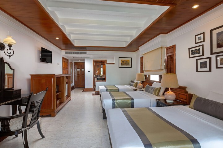 Room 5 of 183