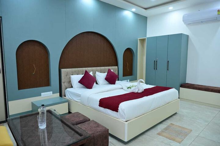 Room 7 of 24