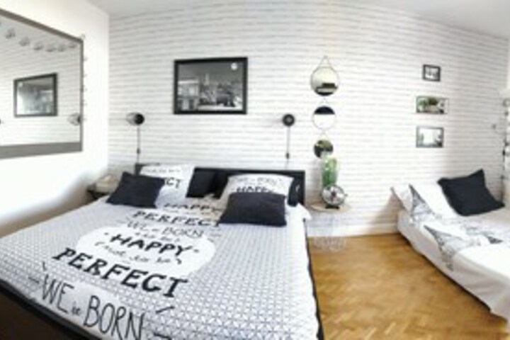 Room 4 of 36