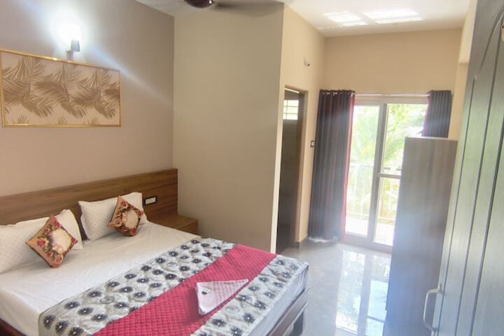 Room 5 of 9