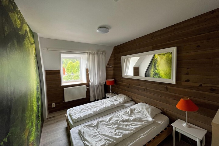 Room 11 of 38