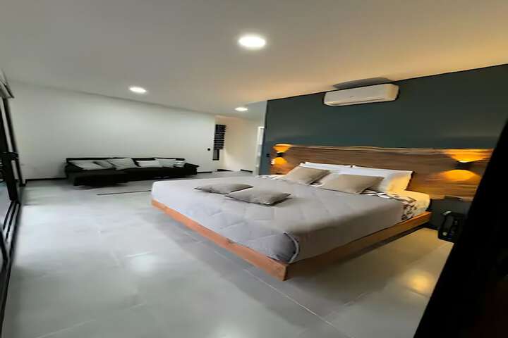 Room 11 of 49
