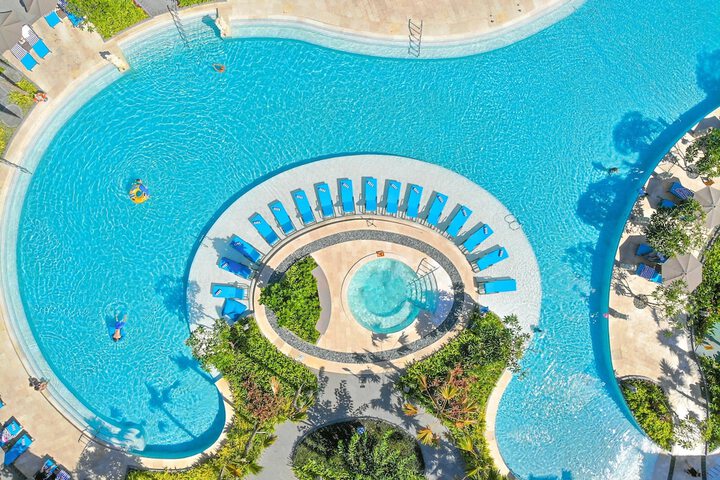 Hotel Pool