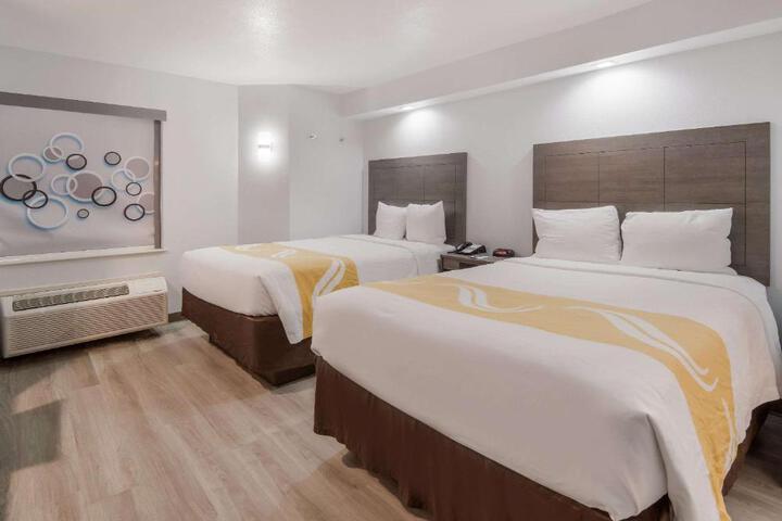 2 Double Beds (13 of 15)