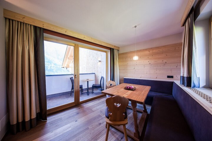 Room 16 of 157