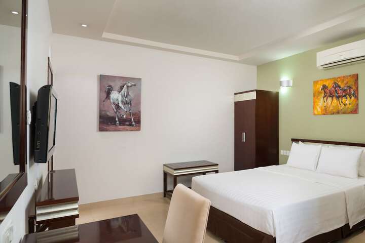Room 7 of 27