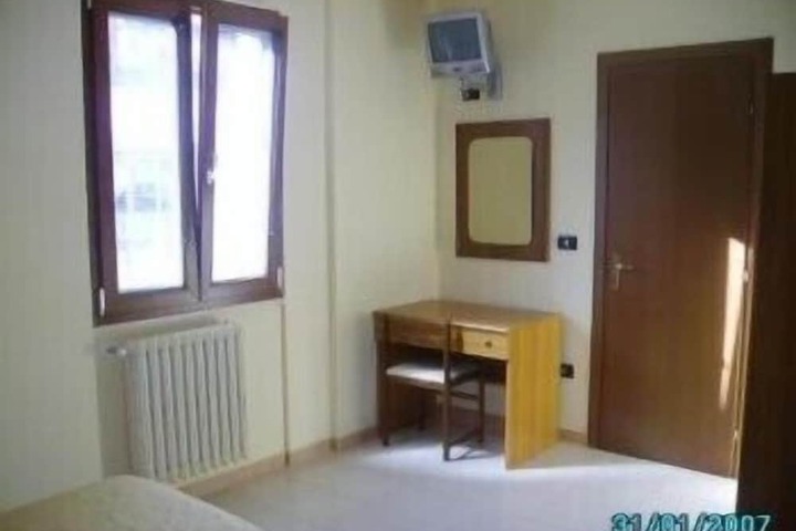 Room 6 of 36