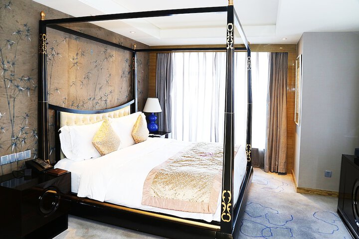 Room 6 of 33